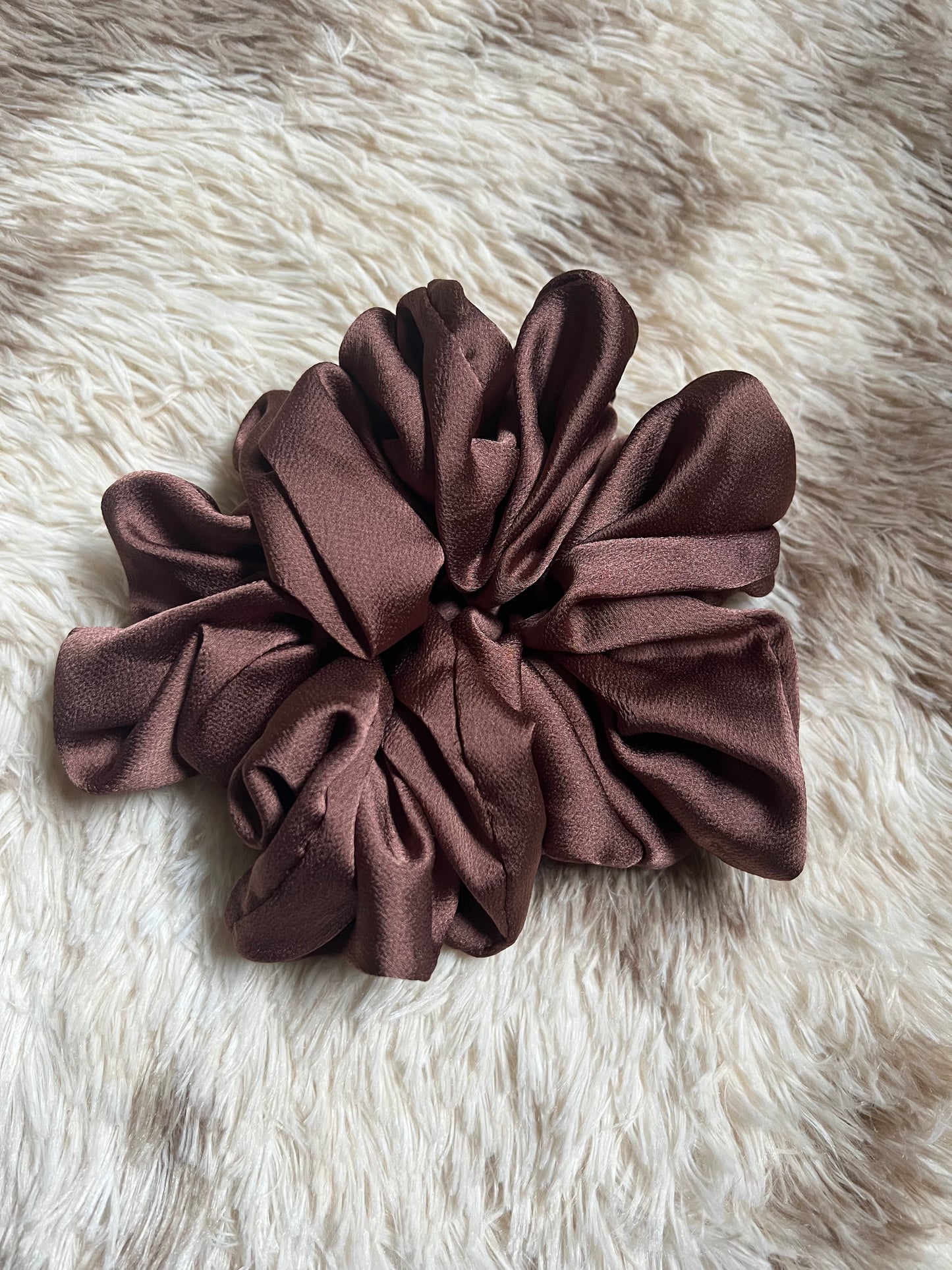SATIN SCRUNCHIES - BROWN
