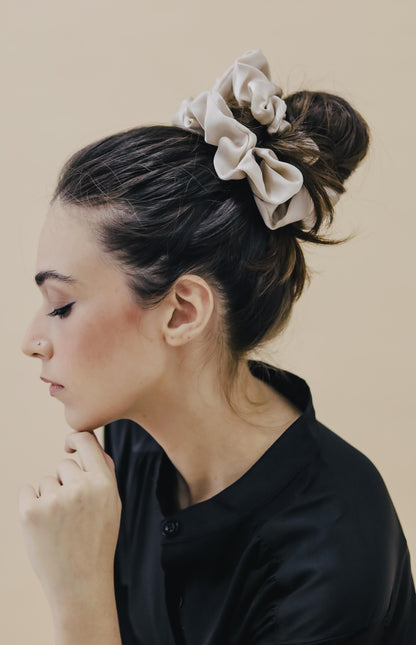 SATIN SCRUNCHIES - BEIGE